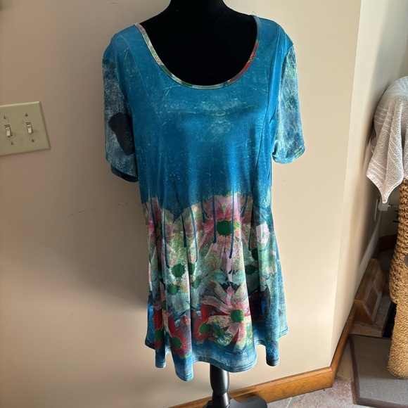 🌸 Floral Flowy Tunic with Pleating 🌸 - Picture 10 of 12